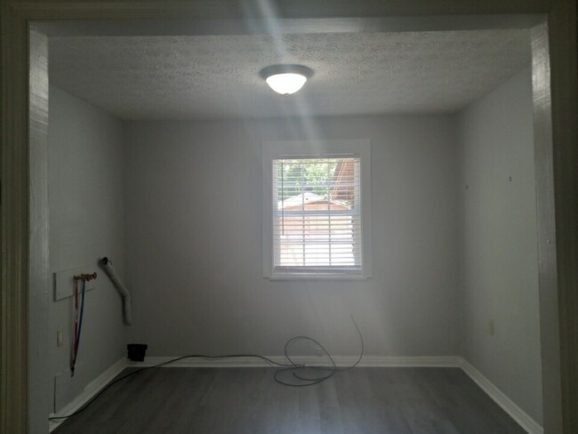 Building Photo - 155 Midway Dr