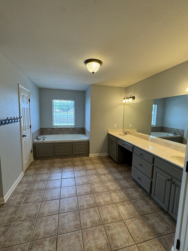 Foto del edificio - 6808 Cameron Ln
