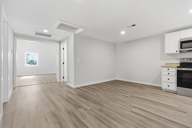 Foto del edificio - 1339 E Division St
