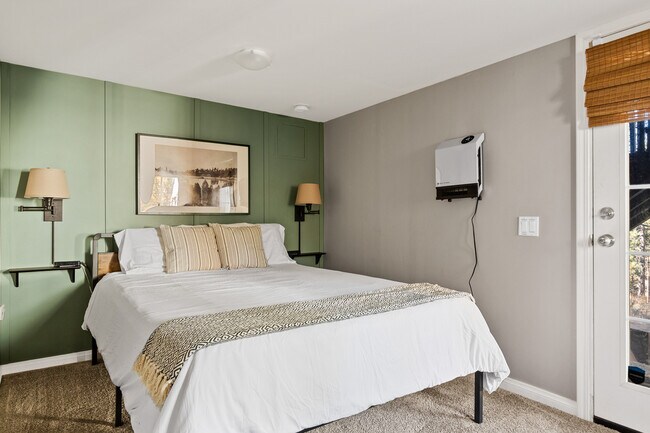 Foto del edificio - 590 Oak Knoll Cir