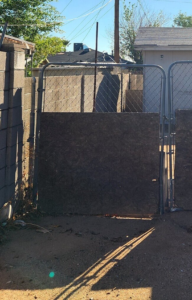 Building Photo - 4 BEDROOM SINGLE FAMILY HOME FOR LEASE PHOENIX