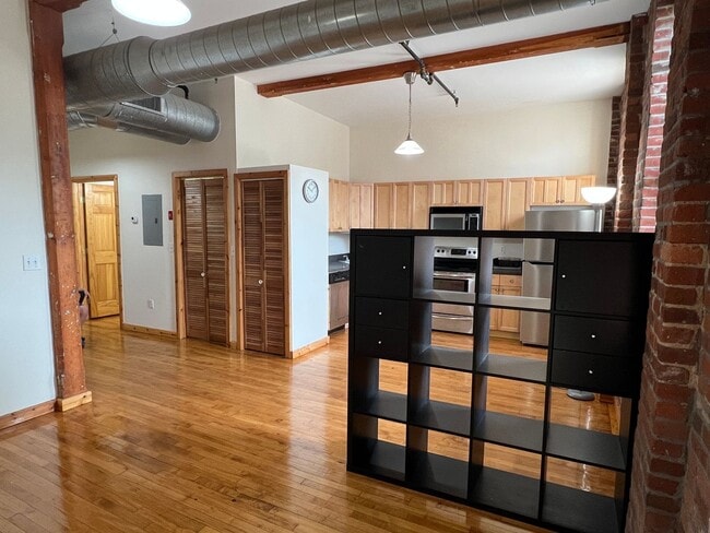 Building Photo - Downtown Bridgeport 1-Bed, 1-Bath with All...