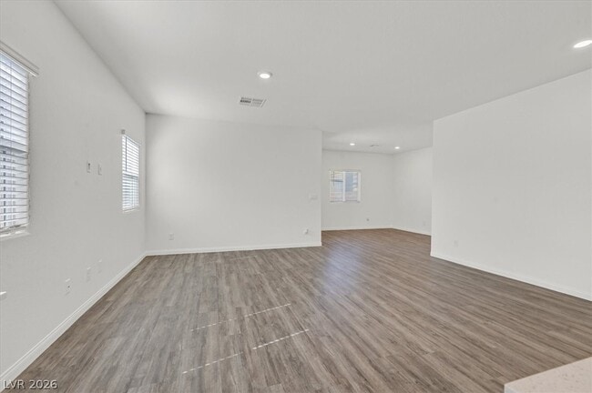 Foto del edificio - 7451 Mason Springs Ave