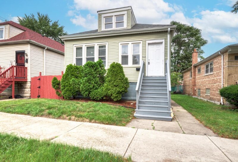 Primary Photo - 9319 S Clyde Ave