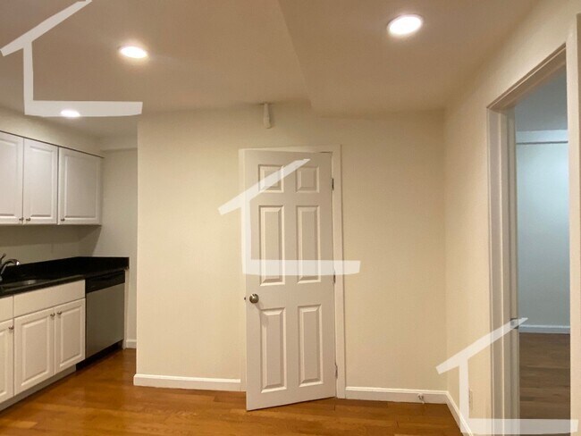 Foto del edificio - Three Bed Apartment For Rent