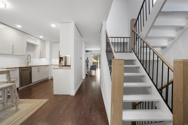 Building Photo - 620 Walnut Ridge Dr