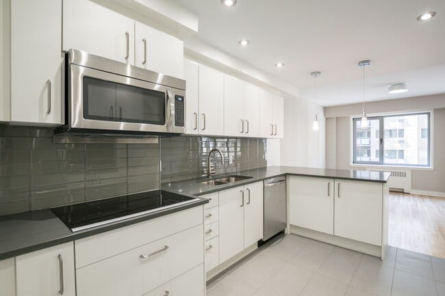 Photo du bâtiment - 3495 Rue de la Montagne