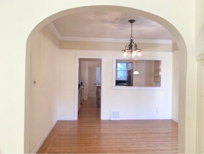 dining room - 2814 Baker St
