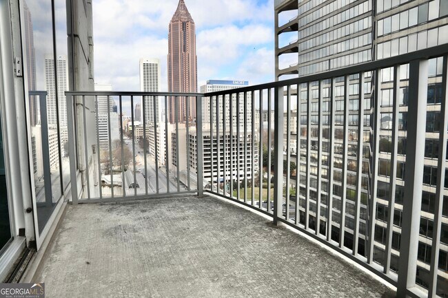Foto del edificio - 400 W Peachtree St NW