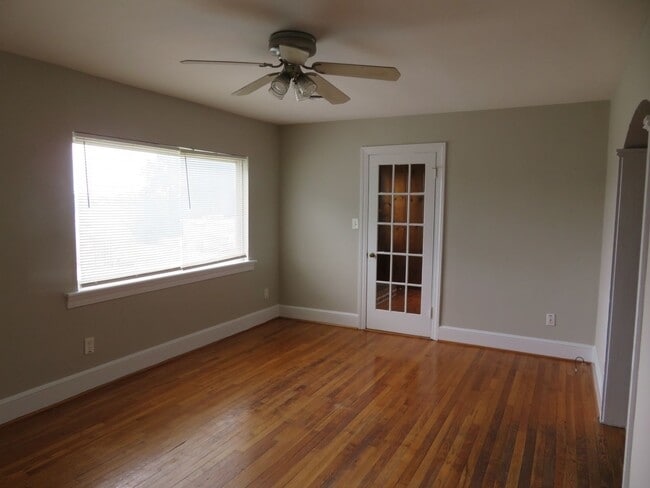Building Photo - Colonial Heights Virginia