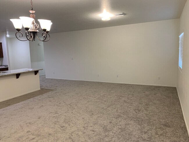 Foto del edificio - NEWER 4 BEDROOM HOME IN PARK WEST!