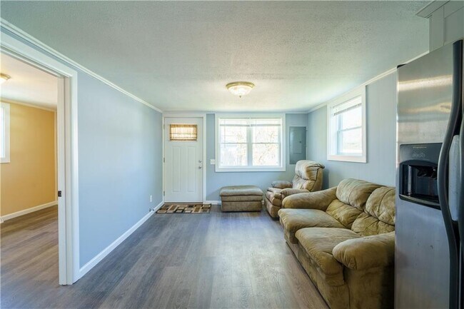 Building Photo - 66 Bolster Ave