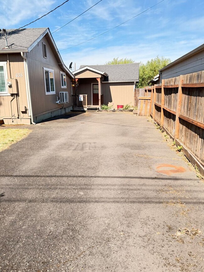 Foto del edificio - 3-Bedroom 1-Bathroom home in Cottage Grove