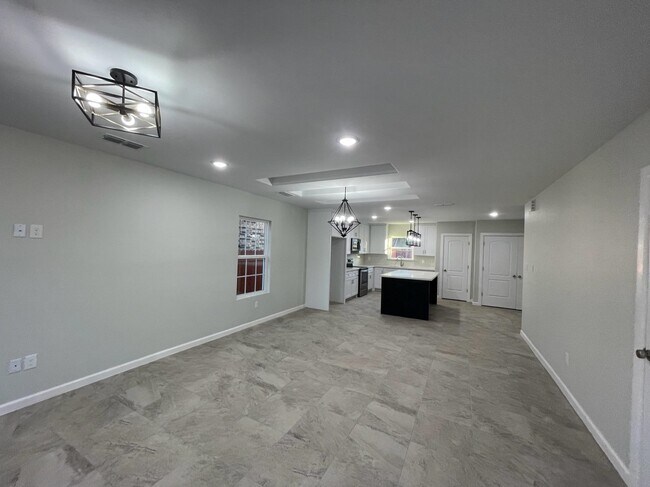 Building Photo - 5527 Conroe St