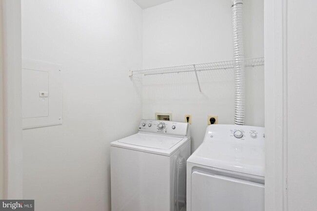 Building Photo - 46596 Drysdale Terrace