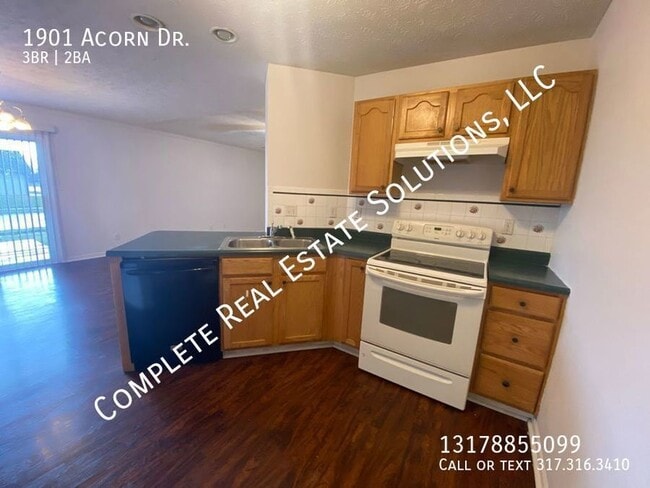 Building Photo - Now Showing this 3 bedroom, 2 bath ranch d...