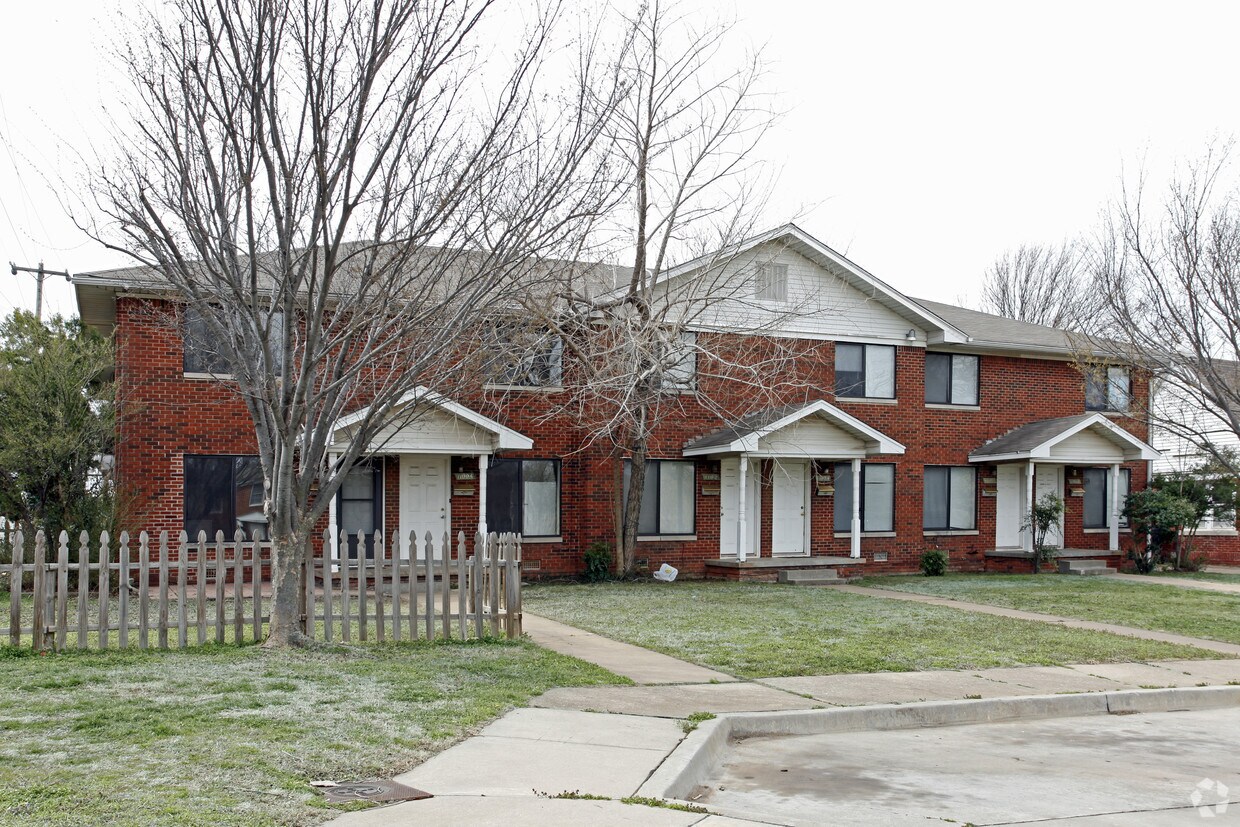Primary Photo - 1100 NW 27th St.