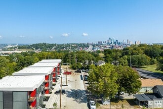 Building Photo - 2950 Summit St