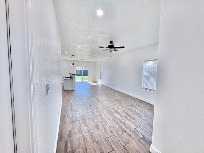 Foto del edificio - 1207 W Ave P