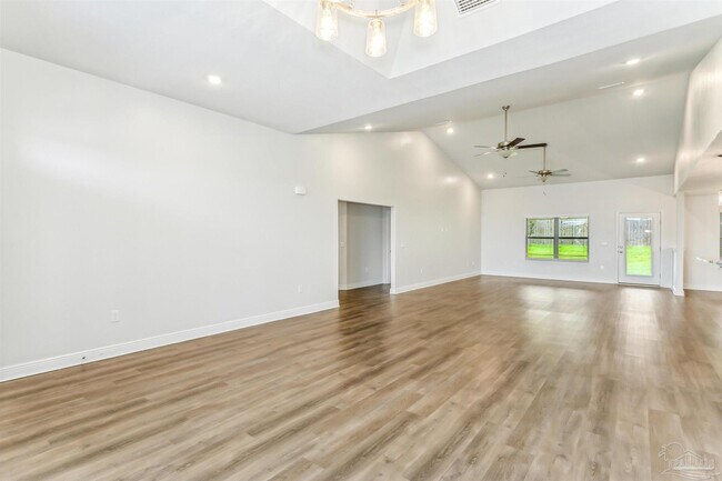 Foto del edificio - 5739 Burr St