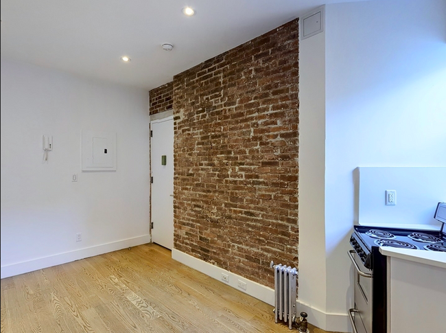Building Photo - 208 Rivington St