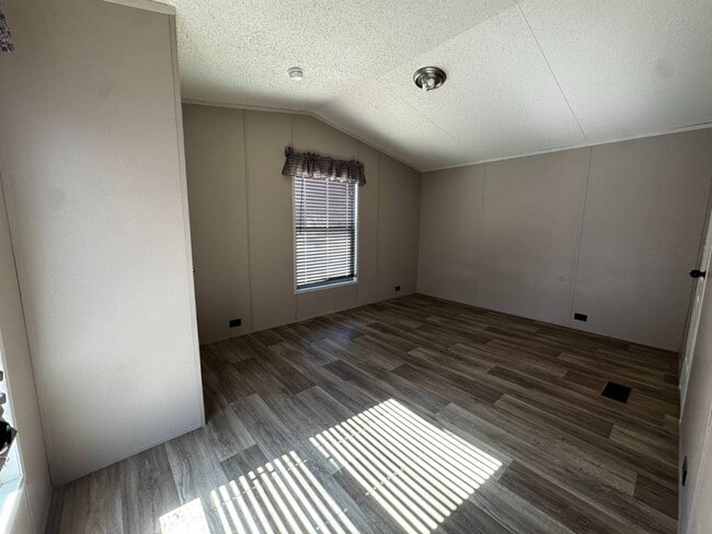 Building Photo - 7650 US-90