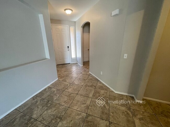 Building Photo - 2516 W Darrel Rd
