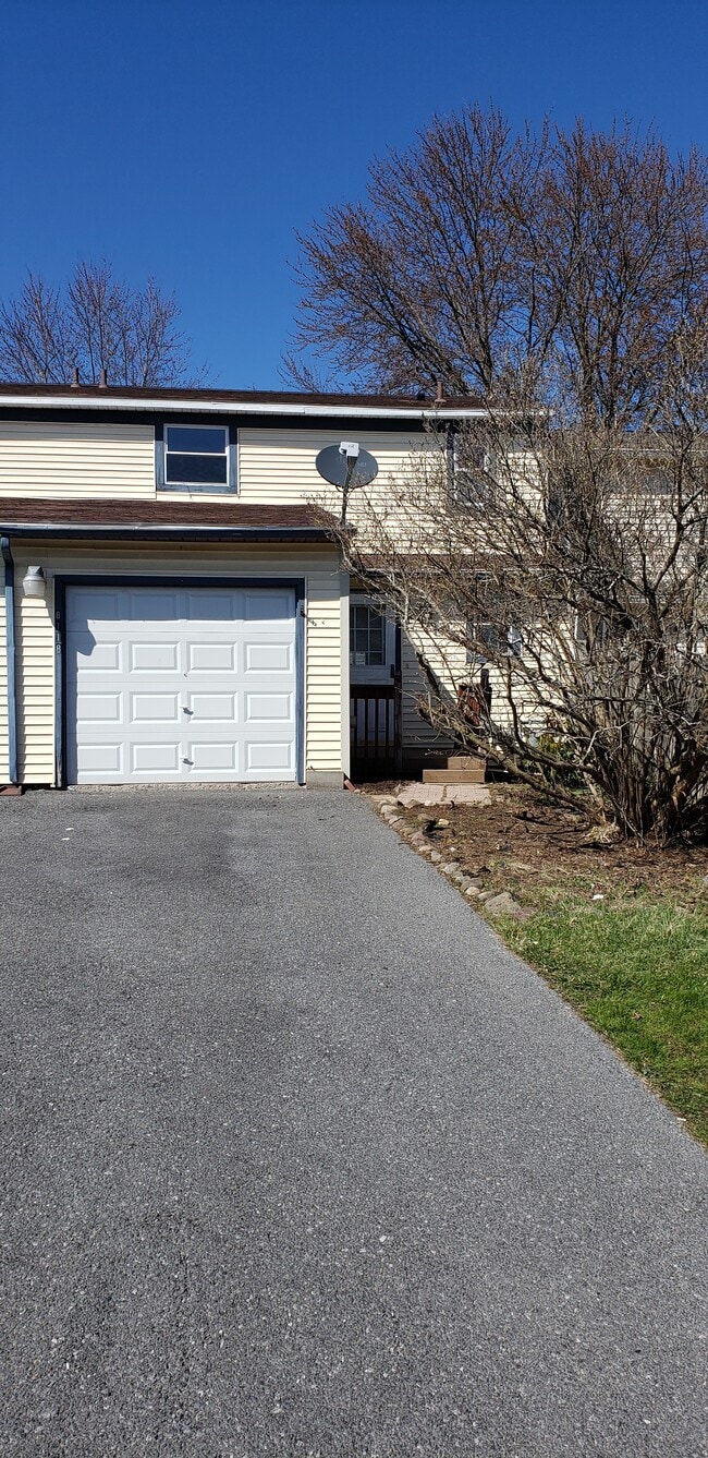 Building Photo - 8118 Weblank Way