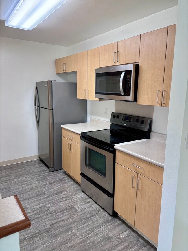 Rarely available 3 bedroom, 2 bath town-home with 2 assigned parking stalls in Island Courtyards ... - Rarely available 3 bedroom, 2 bath town-home with 2 assigned parking stalls in Island Courtyards ...
