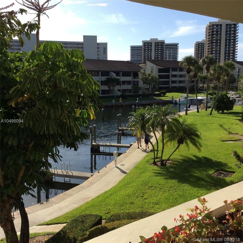 Foto principal - 1116 Marine Way W