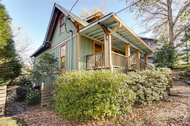 Building Photo - 145 Hendrix Ave