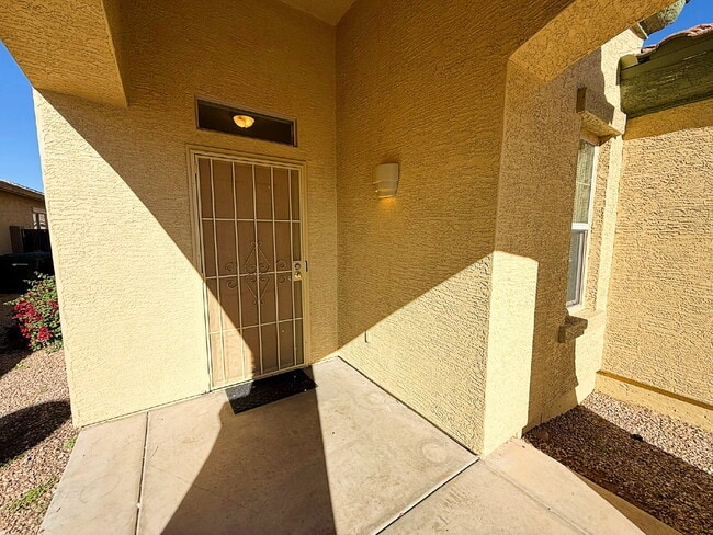 Foto del edificio - "Charming 3-Bed, 2-Bath Oasis with 1,430 Sq Ft in Phoenix's Heart!"