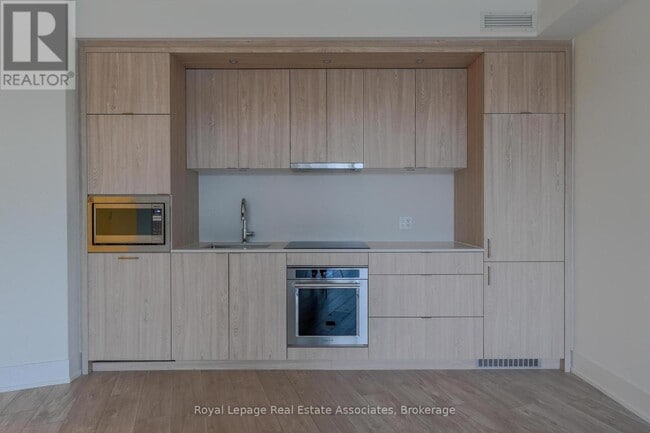 Building Photo - 259 The Kingsway