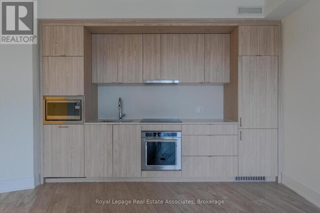 Photo du bâtiment - 259 The Kingsway