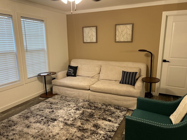 Foto del edificio - 5234 Yellow Pine St N