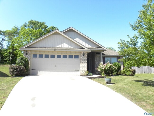 Building Photo - 202 Ashbrook Cir