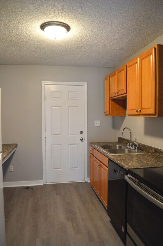 Foto principal - 911 Woodall Rd SW
