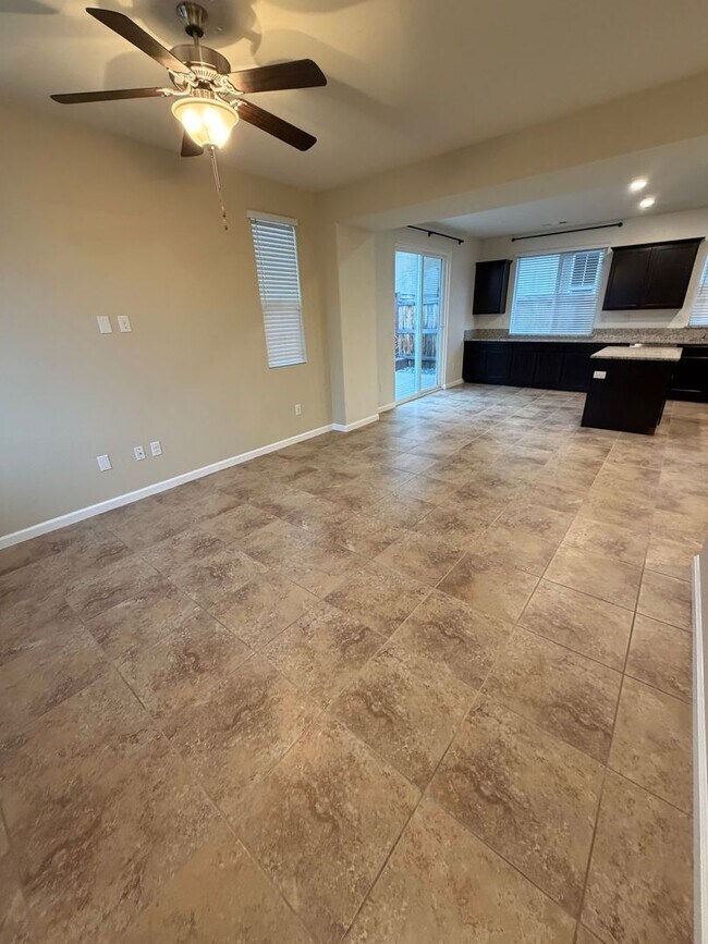 Foto del edificio - Elegant Low-Maintenance Living Near Golden Eagle & Kiley Lake!
