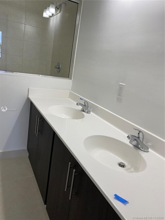 Foto del edificio - 15650 SW 136th St