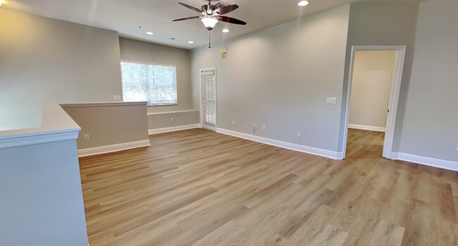 Foto del edificio - 2001 Crestdale Ln