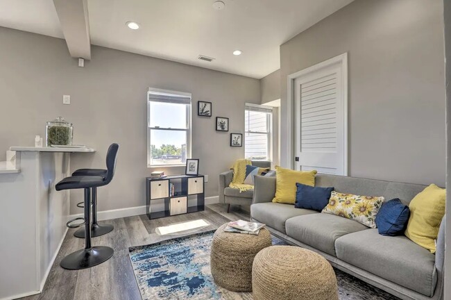 Foto del edificio - 941 Brooks Ln