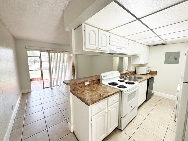 Building Photo - 4501 Treehouse Ln