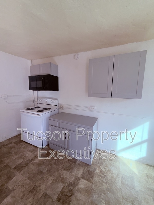 Building Photo - 234 E 32nd St