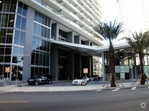 Building Photo - 1300 Brickell Bay Dr