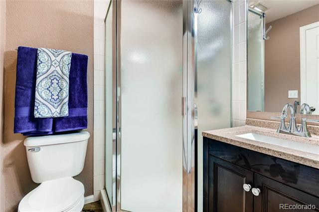 Baño - 8361 S Upham Way