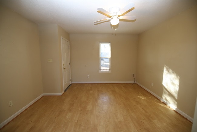 Foto del edificio - 2BD/1BA Apartment located in a Duplex