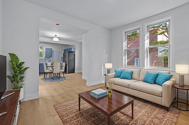 Foto del edificio - 2716 Woodsdale Ave