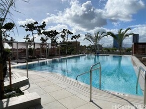 Building Photo - 987 Queen St