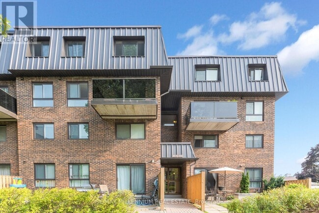 Photo du bâtiment - 53 Taunton Rd E