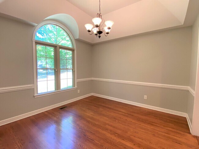 Foto del edificio - ~~ Luxurious Brick Home located in Mebane ~~